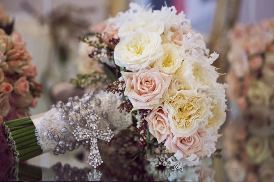 Un mariage splendide, avec un plan de table qui revient souvent, en rose, fuschia et violet 3